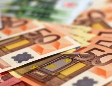 Αύξηση έως 10% στον κατώτατο μισθό: Ποιοι επηρεάζονται και πόσα θα πάρουν - Δείτε τους πίνακες